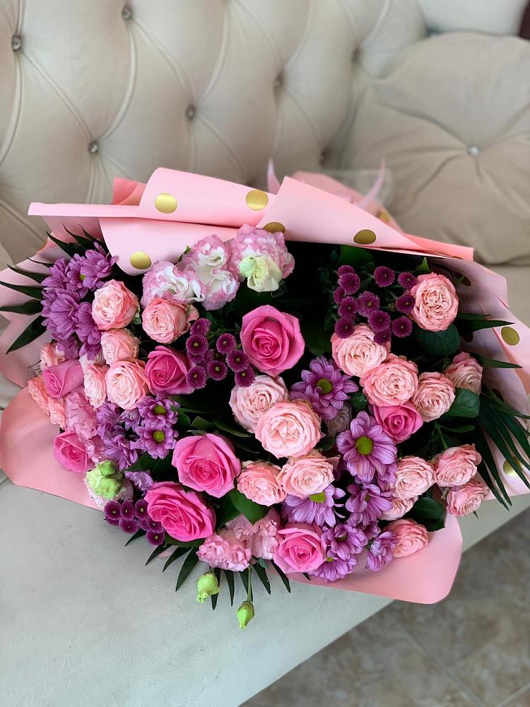 Букет цветов из: Хризантемы, Розы и Лизиантусы в Черногорске