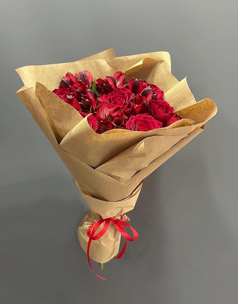 Букет цветов из: Альстромерии и Розы в Черногорске