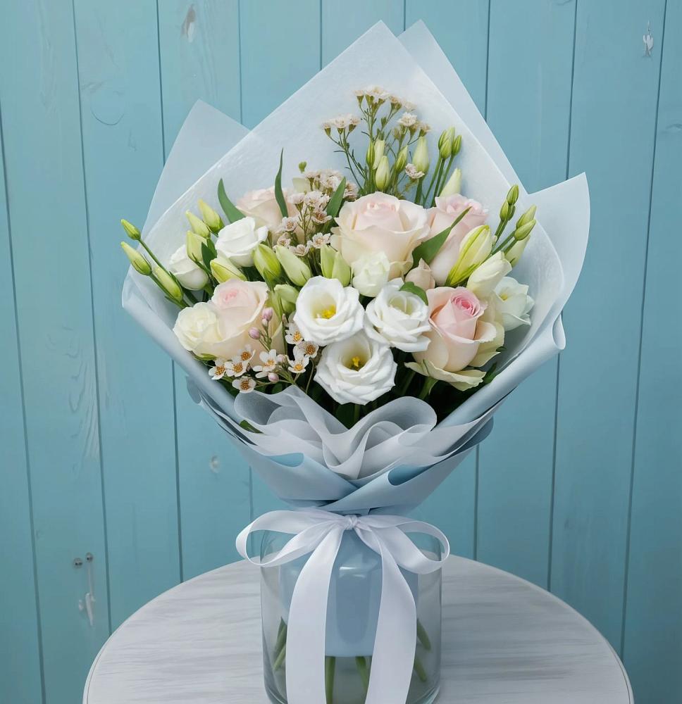 Букет цветов из: Розы и Лизиантусы в Черногорске