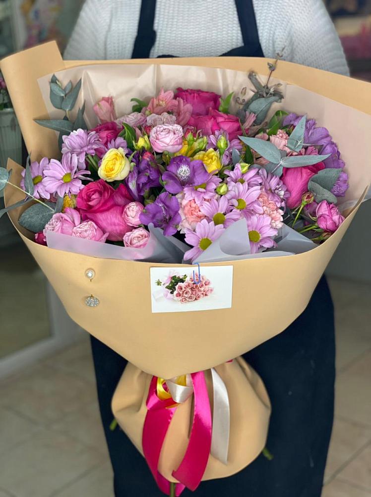 Букет цветов из: Хризантемы, Гвоздики и Альстромерии в Черногорске