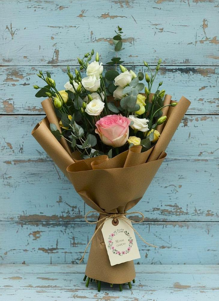 Букет цветов из: Розы и Лизиантусы в Черногорске