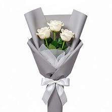 Букет 3 белые розы в Черногорске