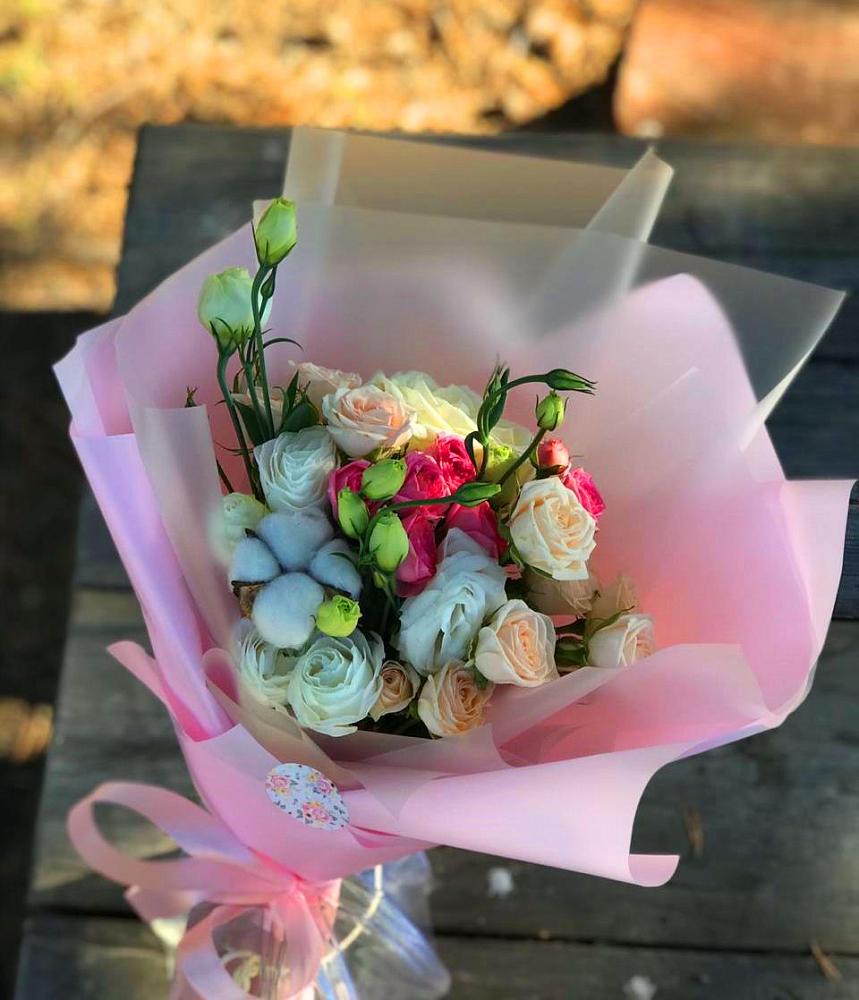 Букет цветов из: Розы и Лизиантусы в Черногорске