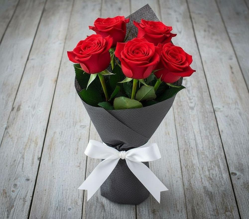 Букет 5 Красных роз Эдлесс Лав в Черногорске