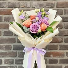 Букет цветов из:  Лизиантусы и Розы в Черногорске