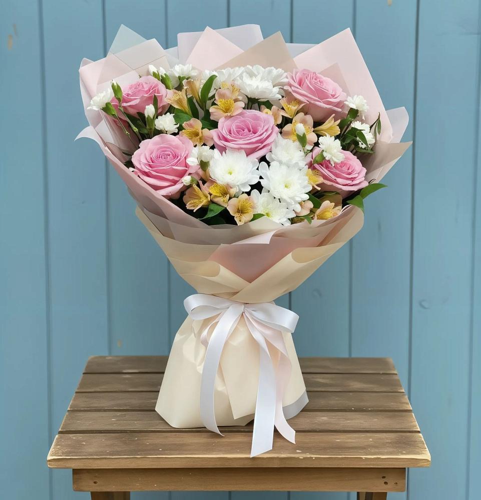 Букет цветов из: Гвоздики, Орхидеи и Розы в Черногорске