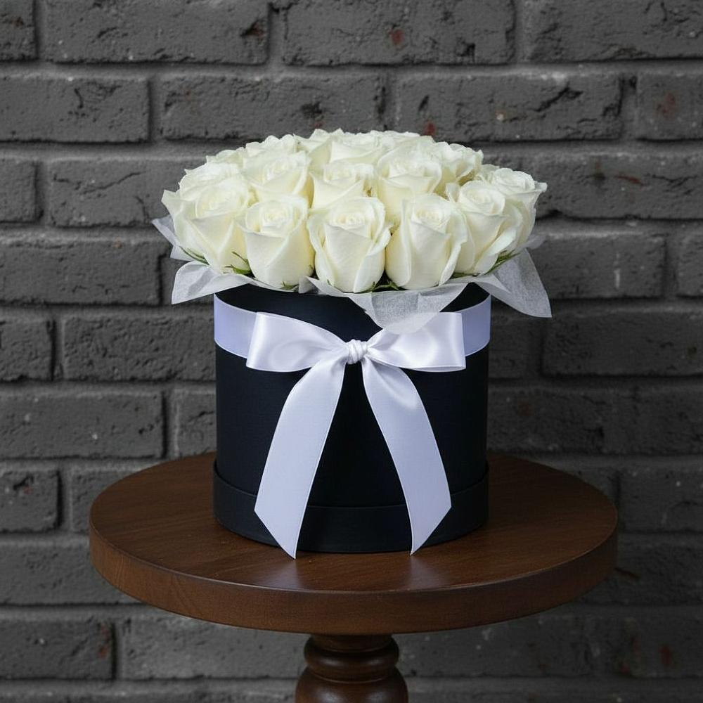 Цветочная композиция из Розы в шляпной коробке в Черногорске