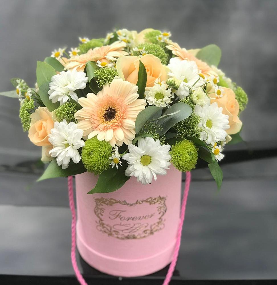 Цветочная композиция из Розы, Герберы и Хризантемы в шляпной коробке в Черногорске