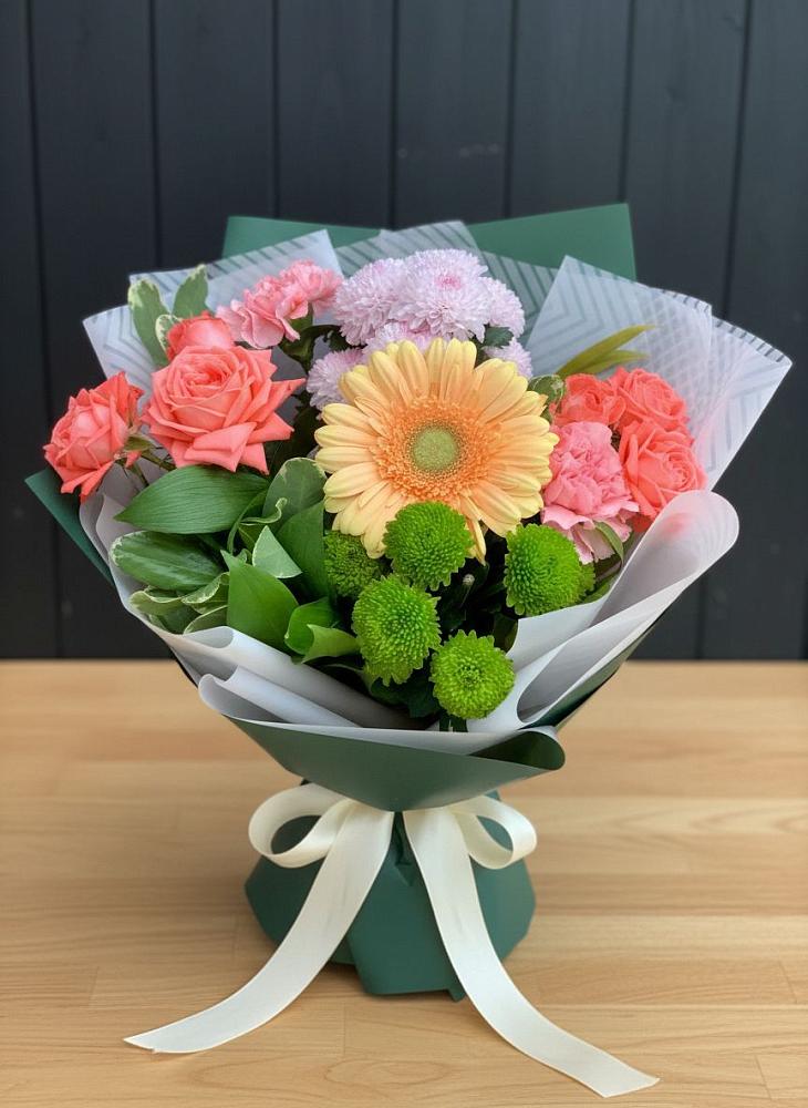 Букет цветов из: Гвоздики, Розы, Герберы и Хризантемы в Черногорске