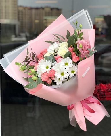 Букет цветов из: Розы, Лизиантусы и Хризантемы в Черногорске