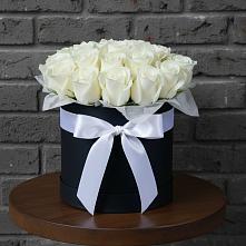 Цветочная композиция из Розы в шляпной коробке в Черногорске