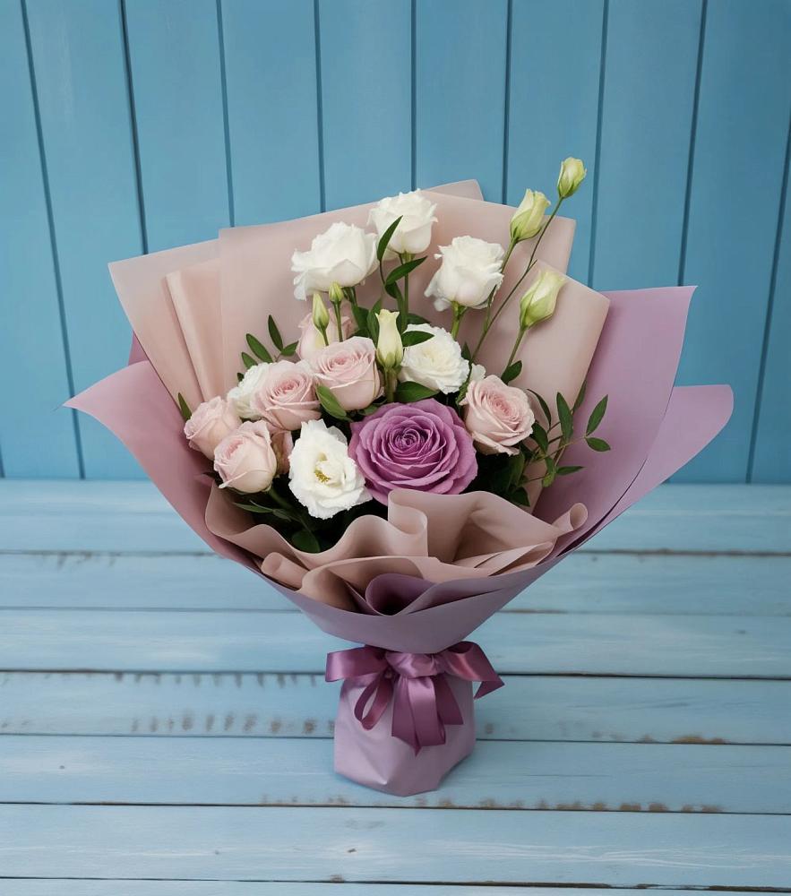 Букет цветов из: Розы и Лизиантусы в Черногорске