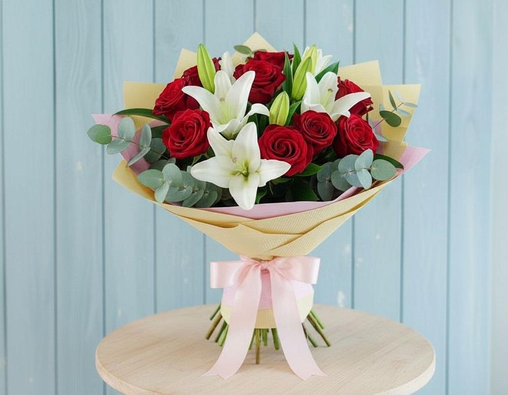 Букет цветов из: Лилии и Розы в Черногорске